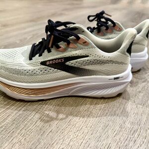 Brooks Ghost Sneakers in Cream and Black